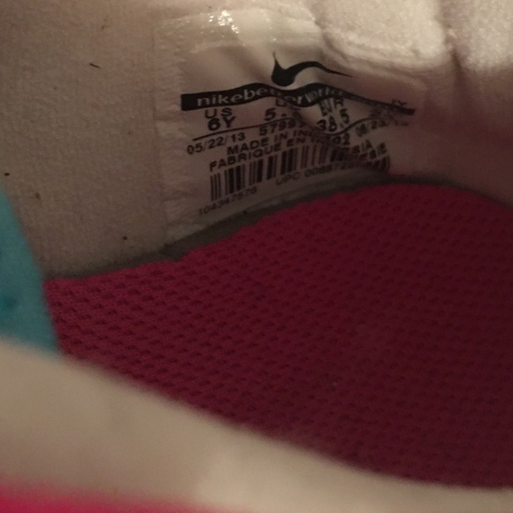 Nike tennis shoes pink and aqua - Picture 3 of 4
